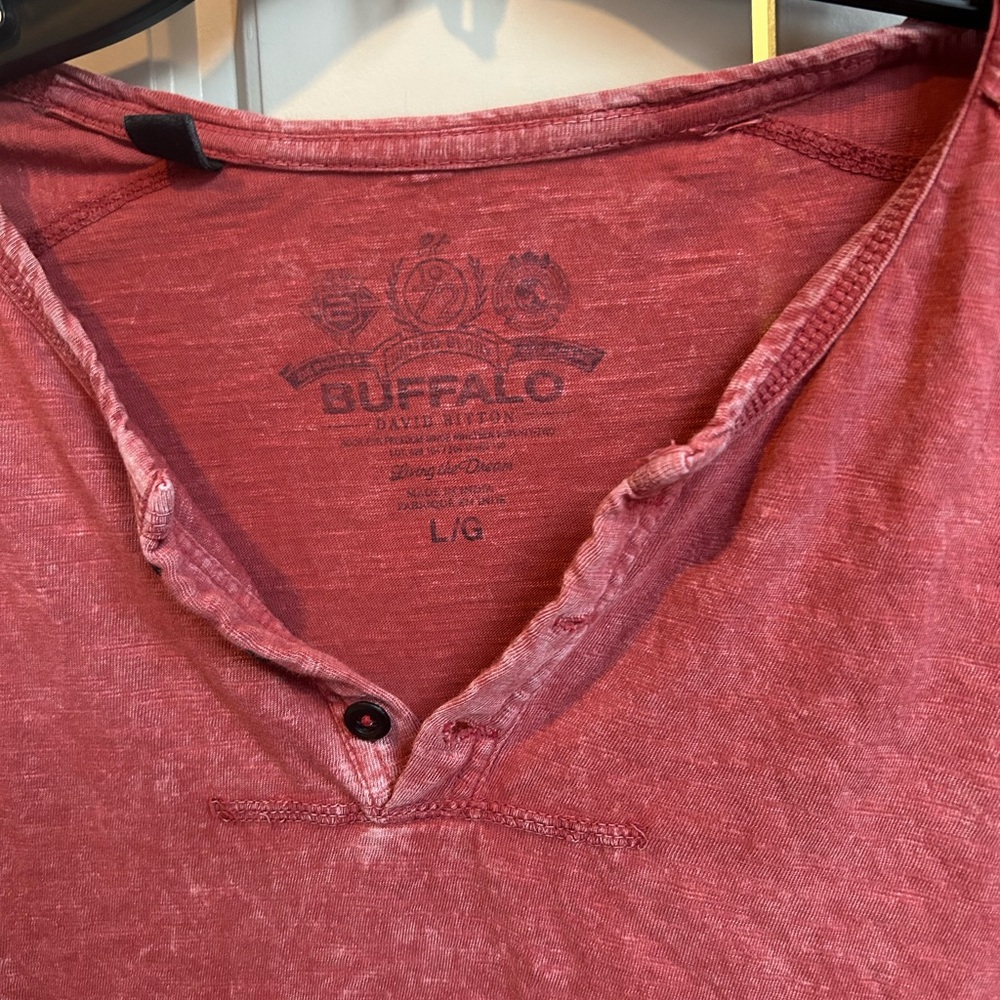 Red tee - Picture 2 of 3